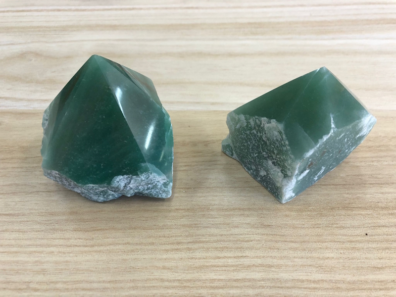Punta Generador Cuarzo Verde semipulida